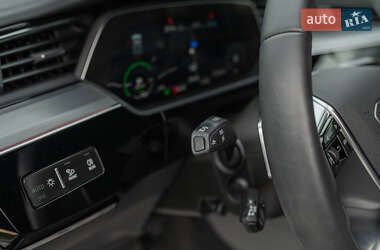Позашляховик / Кросовер Audi e-tron 2020 в 