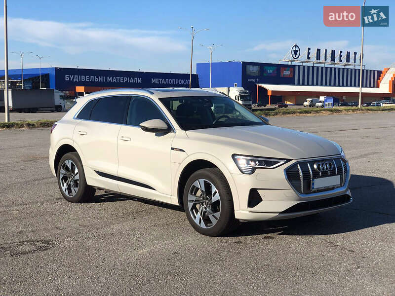 Audi e-tron 2022
