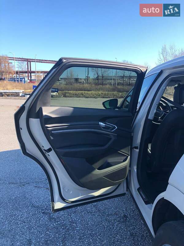 Внедорожник / Кроссовер Audi e-tron 2022 в Харькове фото 8 Внедорожник / Кроссовер Audi e-tron 2022 в Харькове