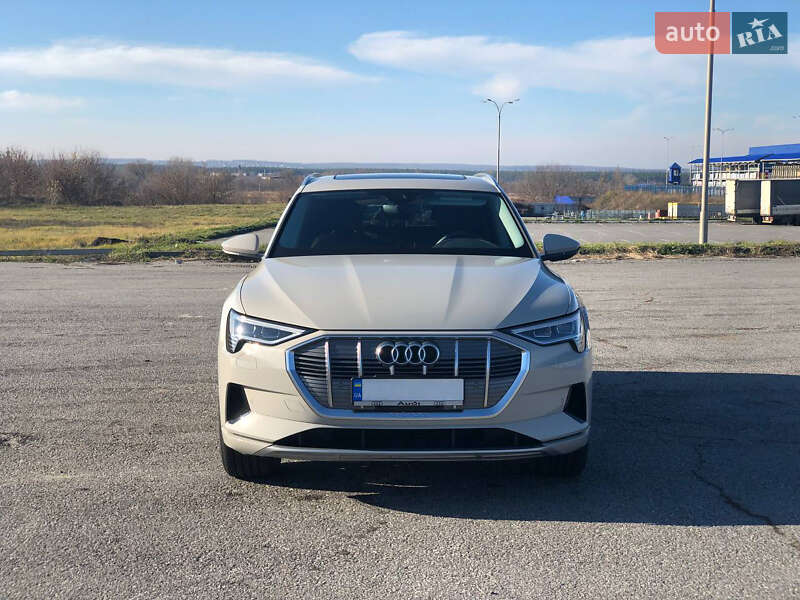 Внедорожник / Кроссовер Audi e-tron 2022 в Харькове