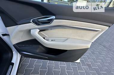 Внедорожник / Кроссовер Audi e-tron 2020 в 