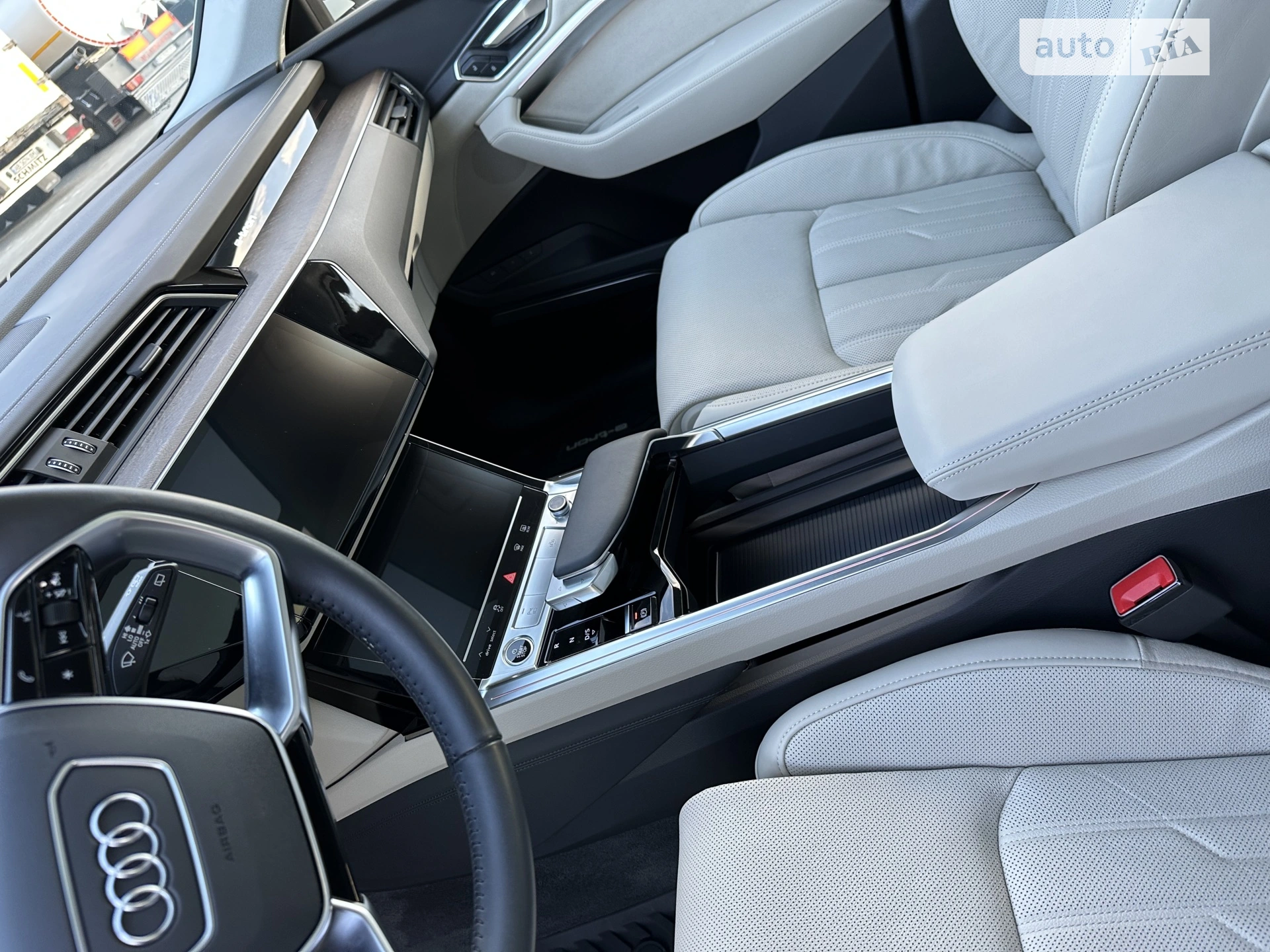 2020 Audi e-tron - мініатюра 31