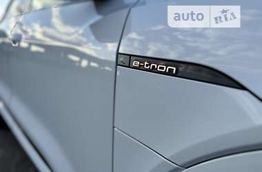 Внедорожник / Кроссовер Audi e-tron 2020 в 