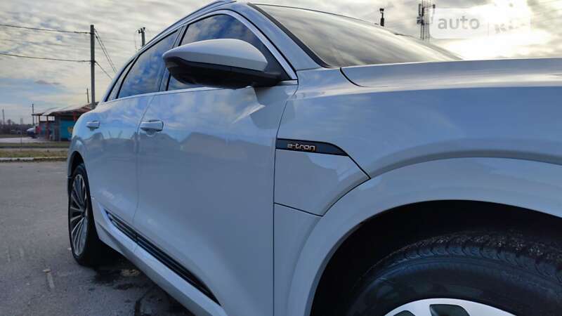 Позашляховик / Кросовер Audi e-tron 2019 в Бучі