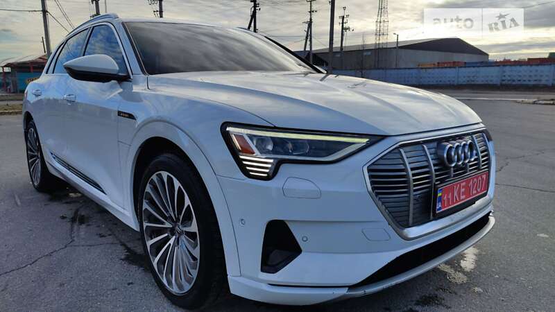 Позашляховик / Кросовер Audi e-tron 2019 в Бучі