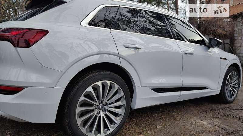 Позашляховик / Кросовер Audi e-tron 2019 в Бучі