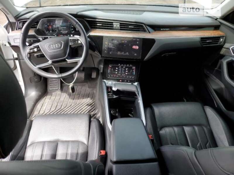 Позашляховик / Кросовер Audi e-tron 2019 в Бучі