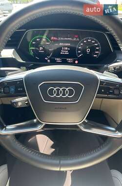Внедорожник / Кроссовер Audi e-tron 2019 в 