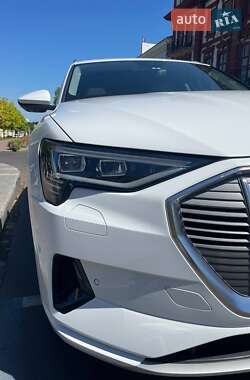 Внедорожник / Кроссовер Audi e-tron 2019 в 