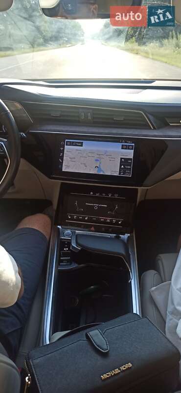 Позашляховик / Кросовер Audi e-tron 2019 в Летичіві