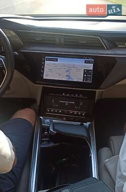 Внедорожник / Кроссовер Audi e-tron 2019 в 
