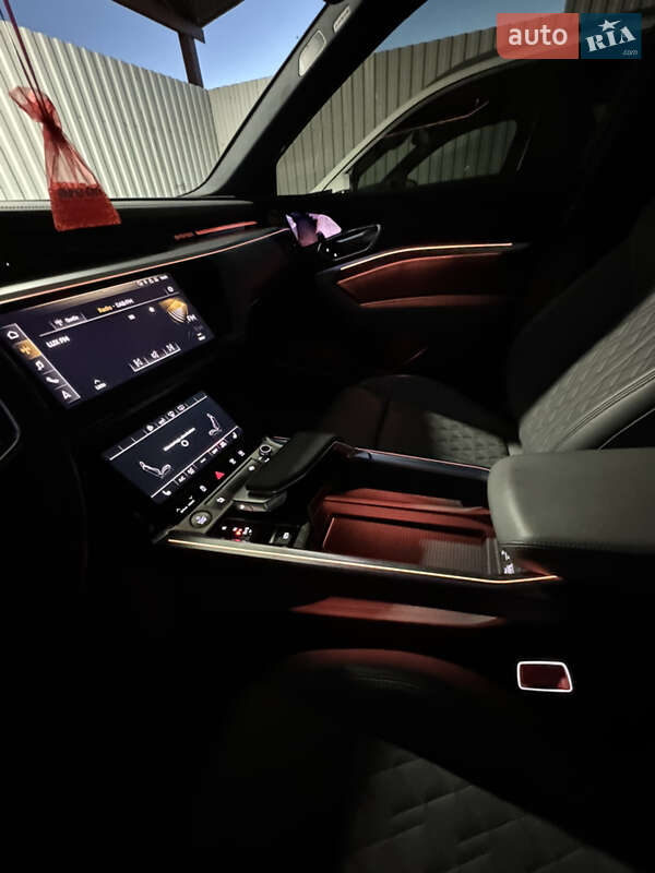 Внедорожник / Кроссовер Audi e-tron 2020 в Ужгороде