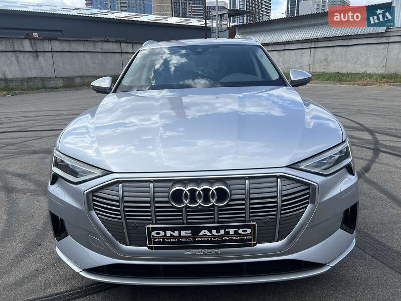 Позашляховик / Кросовер Audi e-tron 2022 в Києві
