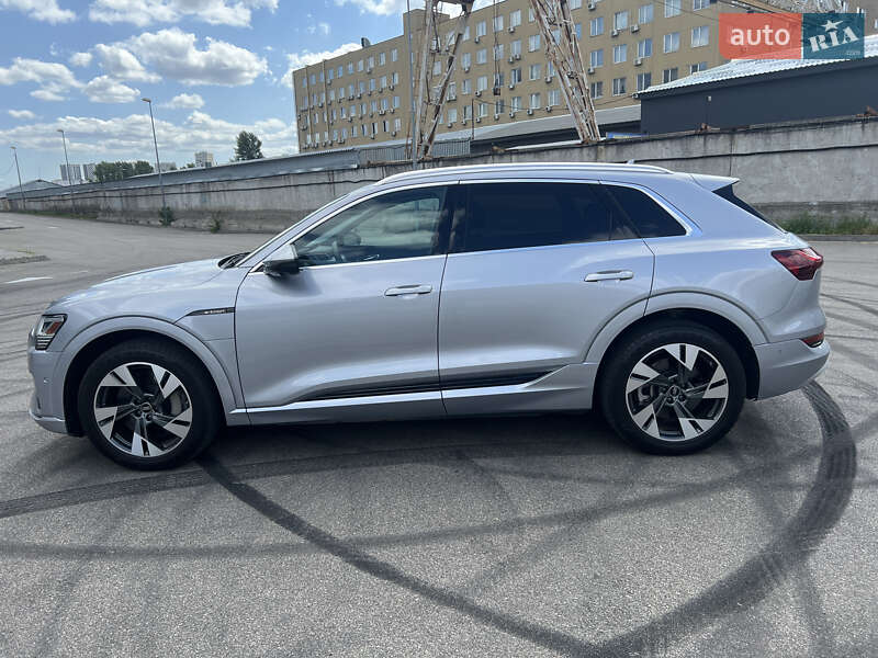 Позашляховик / Кросовер Audi e-tron 2022 в Києві