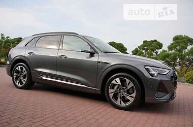 Внедорожник / Кроссовер Audi e-tron 2020 в 
