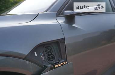 Внедорожник / Кроссовер Audi e-tron 2020 в 