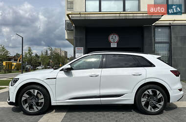 Внедорожник / Кроссовер Audi e-tron 2021 в 