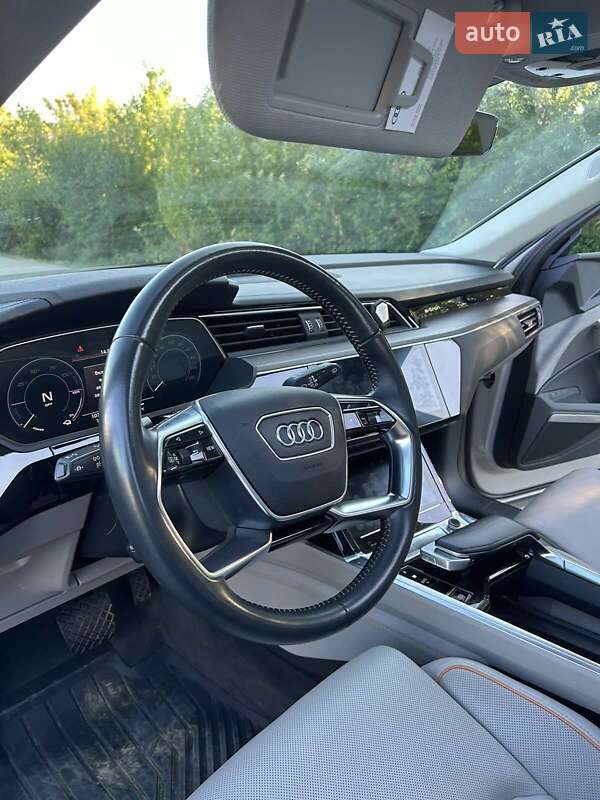 Позашляховик / Кросовер Audi e-tron 2018 в Ужгороді