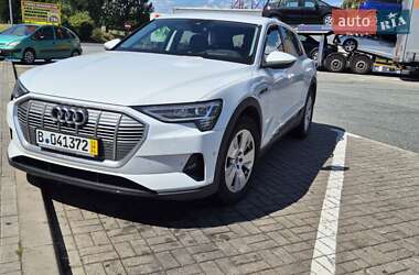 Внедорожник / Кроссовер Audi e-tron 2020 в 