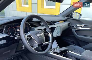 Внедорожник / Кроссовер Audi e-tron 2022 в 