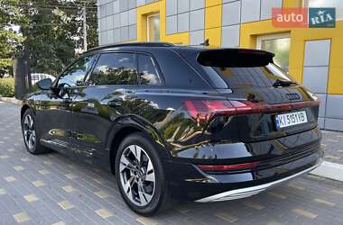 Внедорожник / Кроссовер Audi e-tron 2022 в 