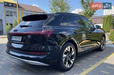 Внедорожник / Кроссовер Audi e-tron 2022 в 