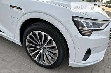 Внедорожник / Кроссовер Audi e-tron 2019 в 