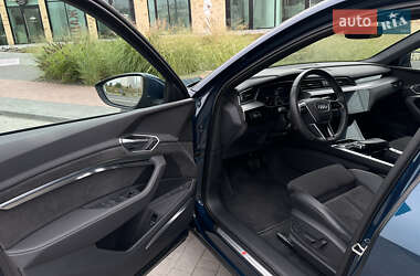 Внедорожник / Кроссовер Audi e-tron 2020 в 