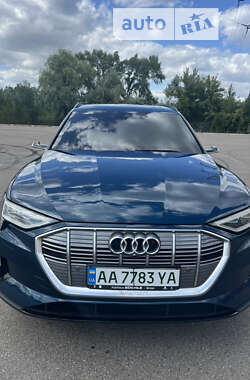 Позашляховик / Кросовер Audi e-tron 2019 в 