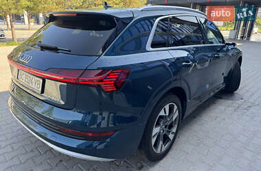 Внедорожник / Кроссовер Audi e-tron 2020 в 