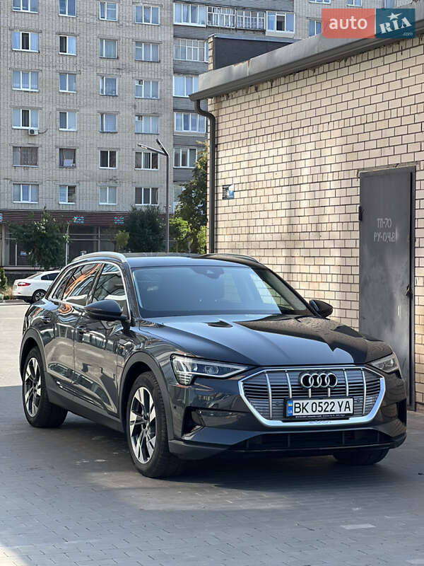 Позашляховик / Кросовер Audi e-tron 2020 в Вараші