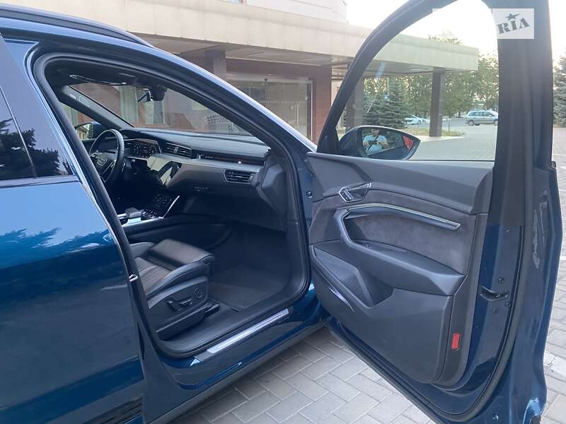 Внедорожник / Кроссовер Audi e-tron 2018 в Харькове