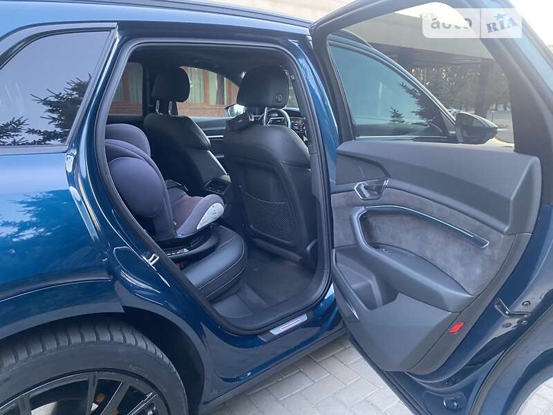 Внедорожник / Кроссовер Audi e-tron 2018 в Харькове