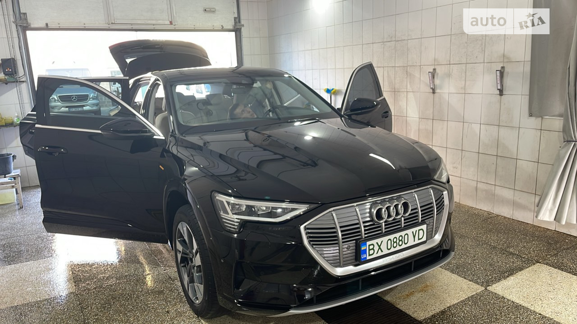 2020 Audi e-tron - мініатюра 2