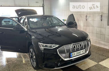 Внедорожник / Кроссовер Audi e-tron 2020 в 