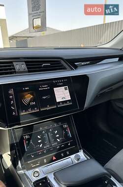 Позашляховик / Кросовер Audi e-tron 2020 в 