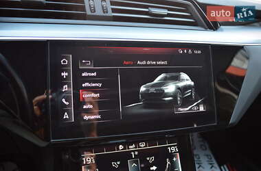 Внедорожник / Кроссовер Audi e-tron 2020 в 