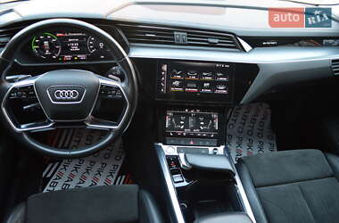 Внедорожник / Кроссовер Audi e-tron 2020 в 