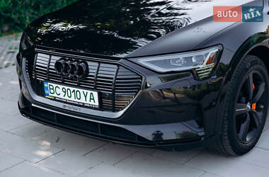 Позашляховик / Кросовер Audi e-tron 2019 в 