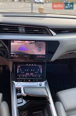 Внедорожник / Кроссовер Audi e-tron 2019 в 