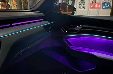 Внедорожник / Кроссовер Audi e-tron 2019 в 