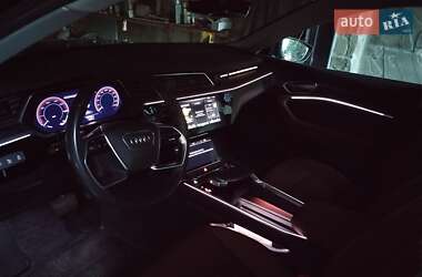 Внедорожник / Кроссовер Audi e-tron 2021 в 