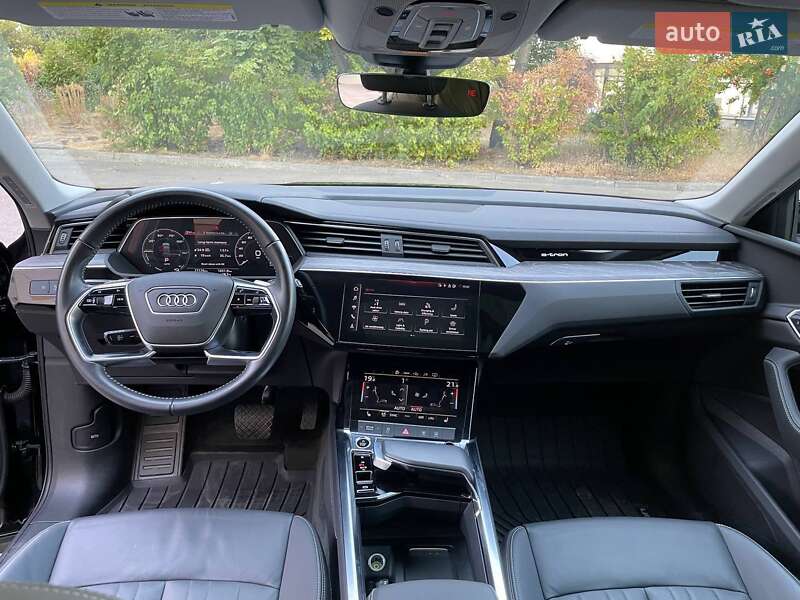 Позашляховик / Кросовер Audi e-tron 2021 в Києві