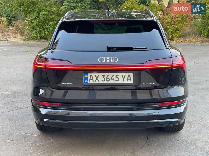 Позашляховик / Кросовер Audi e-tron 2021 в Києві