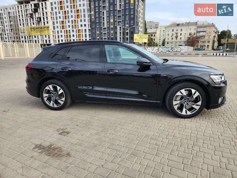 Позашляховик / Кросовер Audi e-tron 2021 в Києві