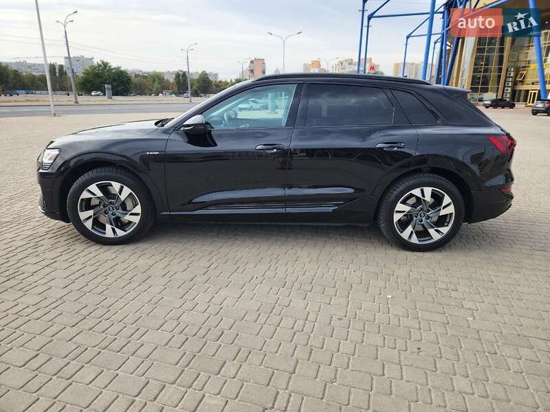 Позашляховик / Кросовер Audi e-tron 2021 в Києві фото 23 Позашляховик / Кросовер Audi e-tron 2021 в Києві