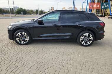 Внедорожник / Кроссовер Audi e-tron 2021 в 