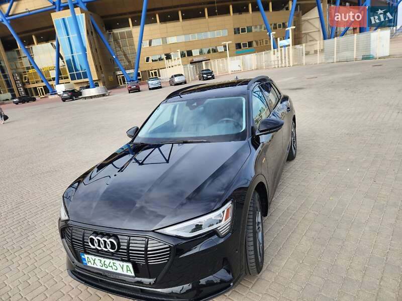 Позашляховик / Кросовер Audi e-tron 2021 в Києві фото 32 Позашляховик / Кросовер Audi e-tron 2021 в Києві