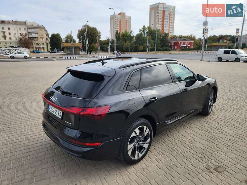 Позашляховик / Кросовер Audi e-tron 2021 в Києві