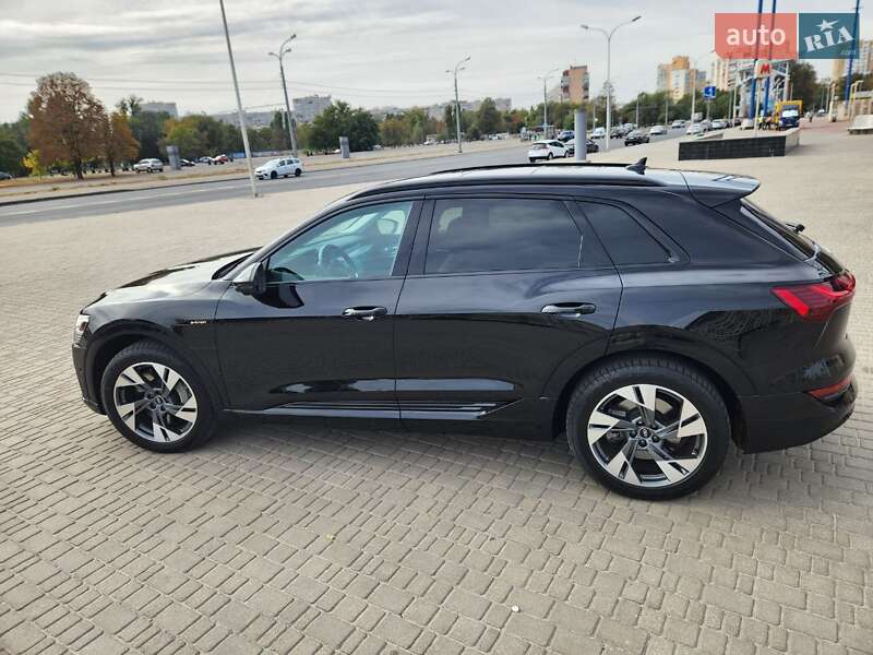 Позашляховик / Кросовер Audi e-tron 2021 в Києві фото 40 Позашляховик / Кросовер Audi e-tron 2021 в Києві